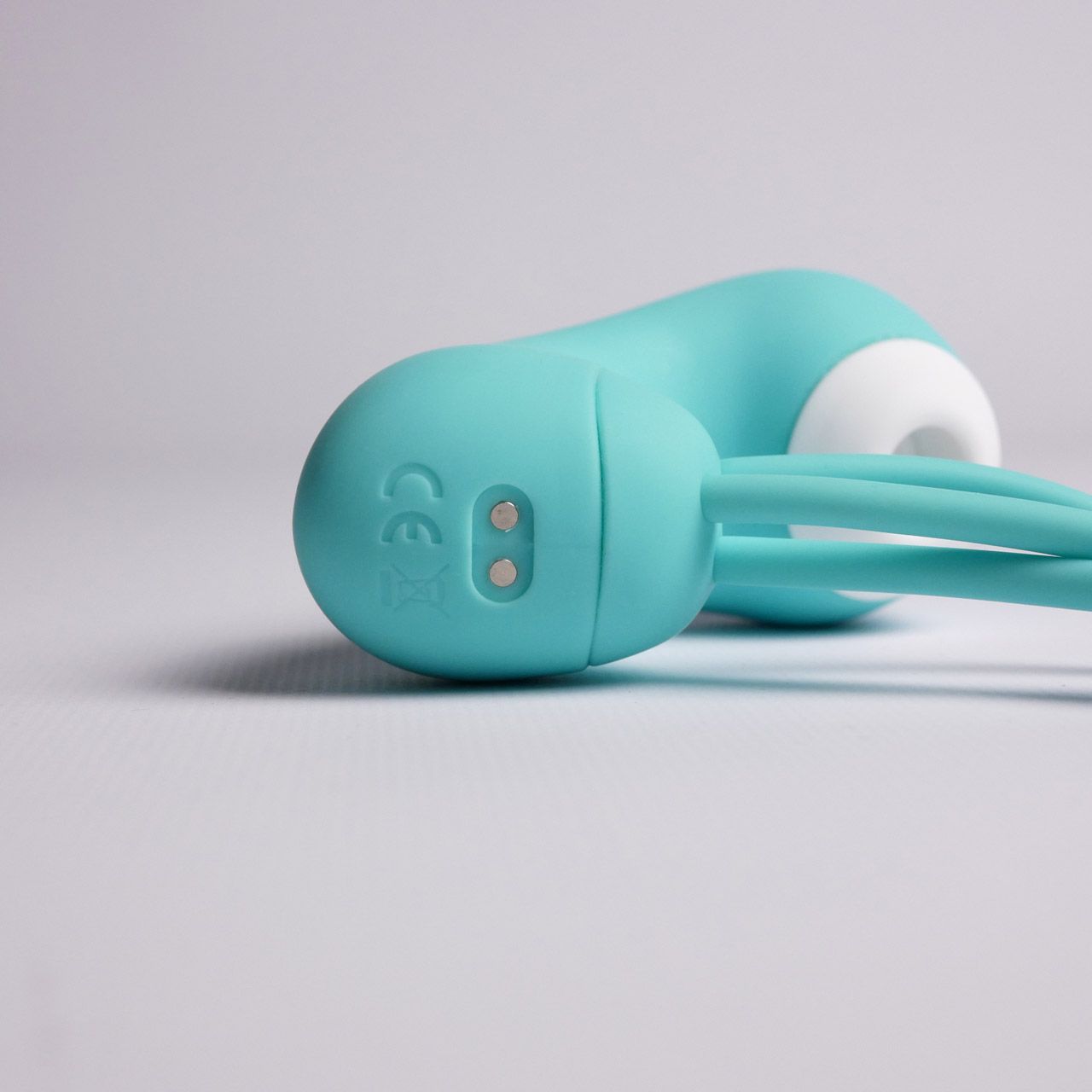 Бирюзовый вакуумный стимулятор клитора с вагинальными виброшариками 4