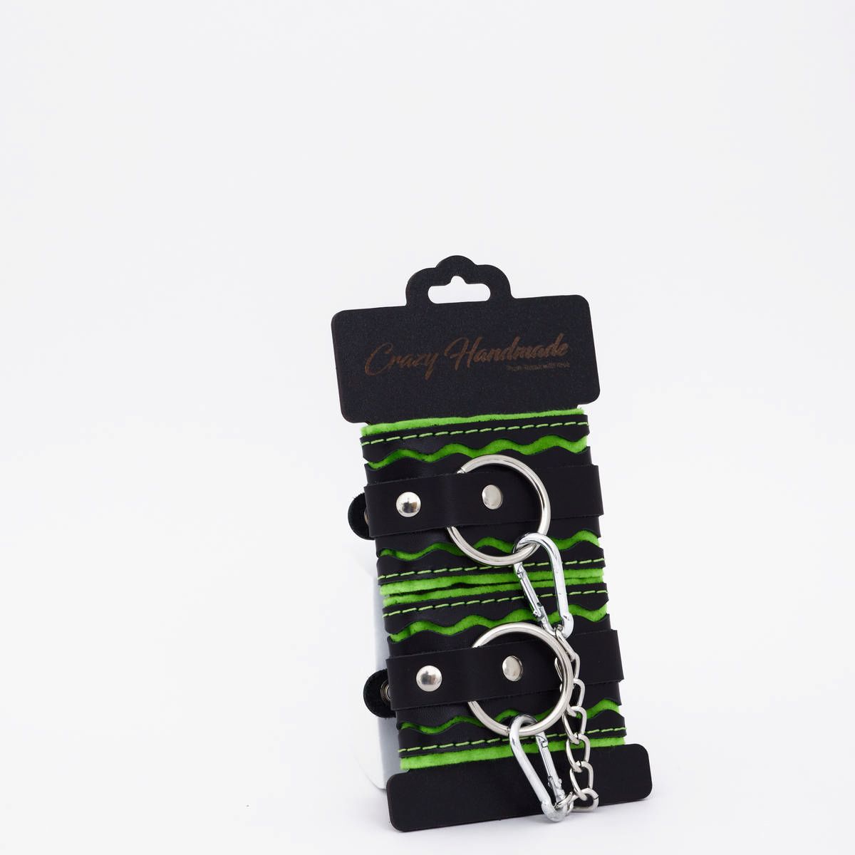 Черно-зеленые кожаные наручники с зеленой строчкой 3