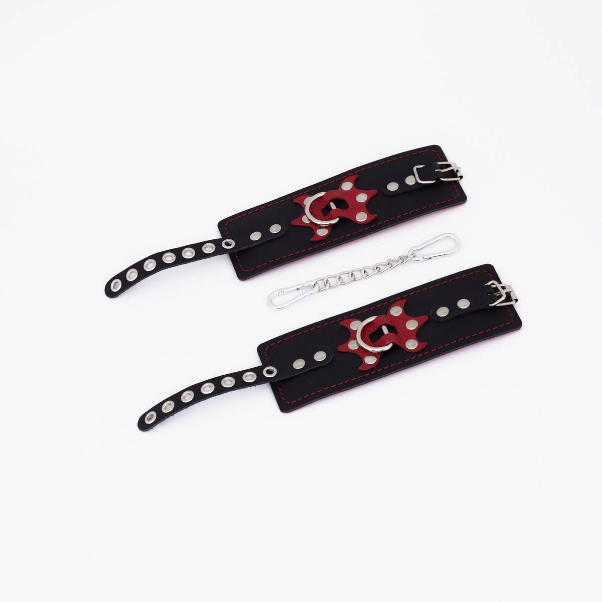 Черные кожаные наручники с красным декором и строчкой 1