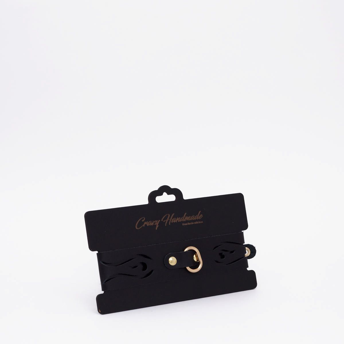 Черный кожаный ошейник с золотистой фурнитурой 2