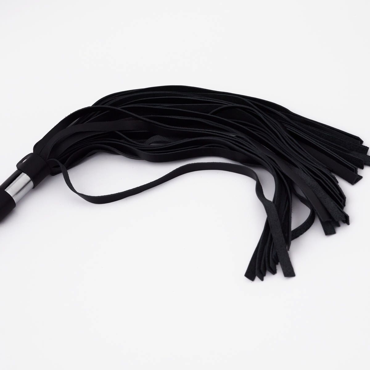 Черный кожаный флоггер со стальной ручкой - 45 см. 2