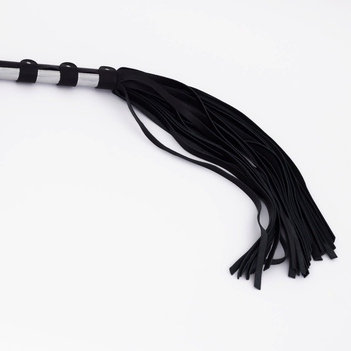 Черный кожаный флоггер со стальной ручкой - 45 см. 3