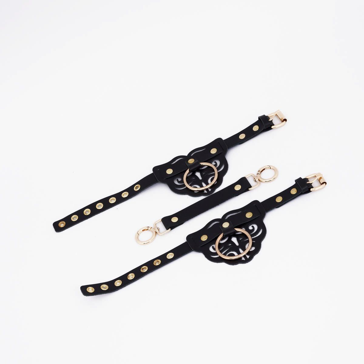 Черные оковы с золотистой фурнитурой 2