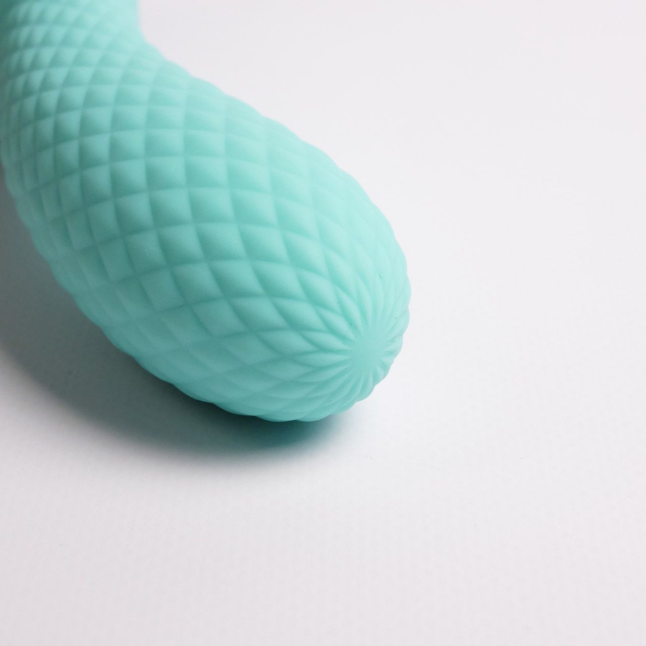 Бирюзовый вибромассажёр с деликатными токами 3