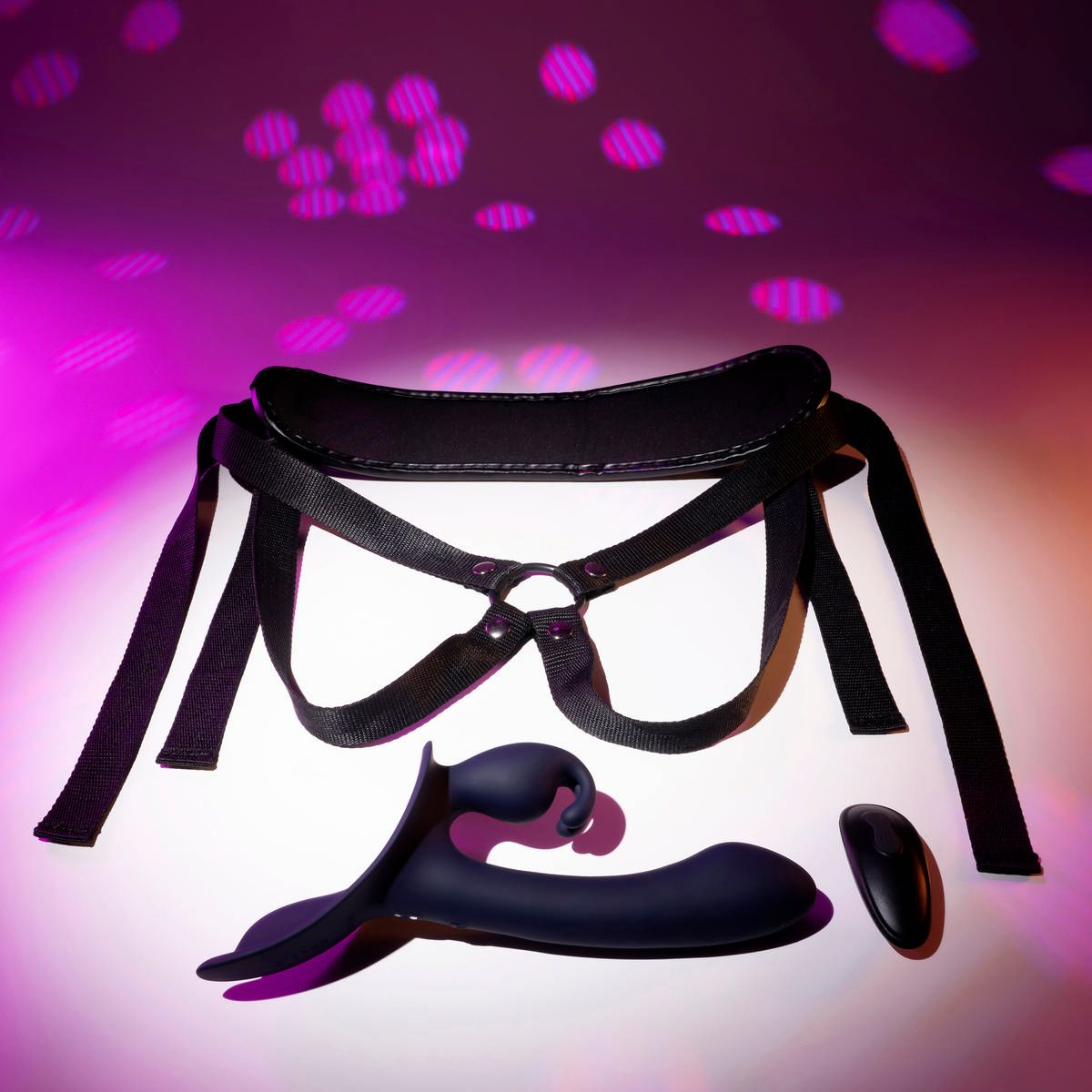 Женский страпон с вибрацией Giving Vibes 14