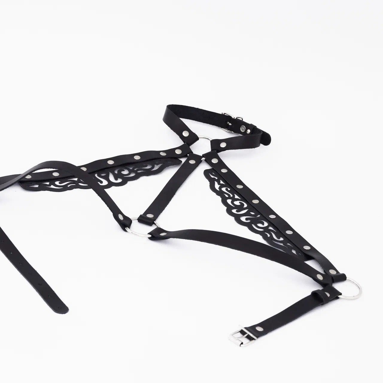 Черная резная портупея с клепками 3