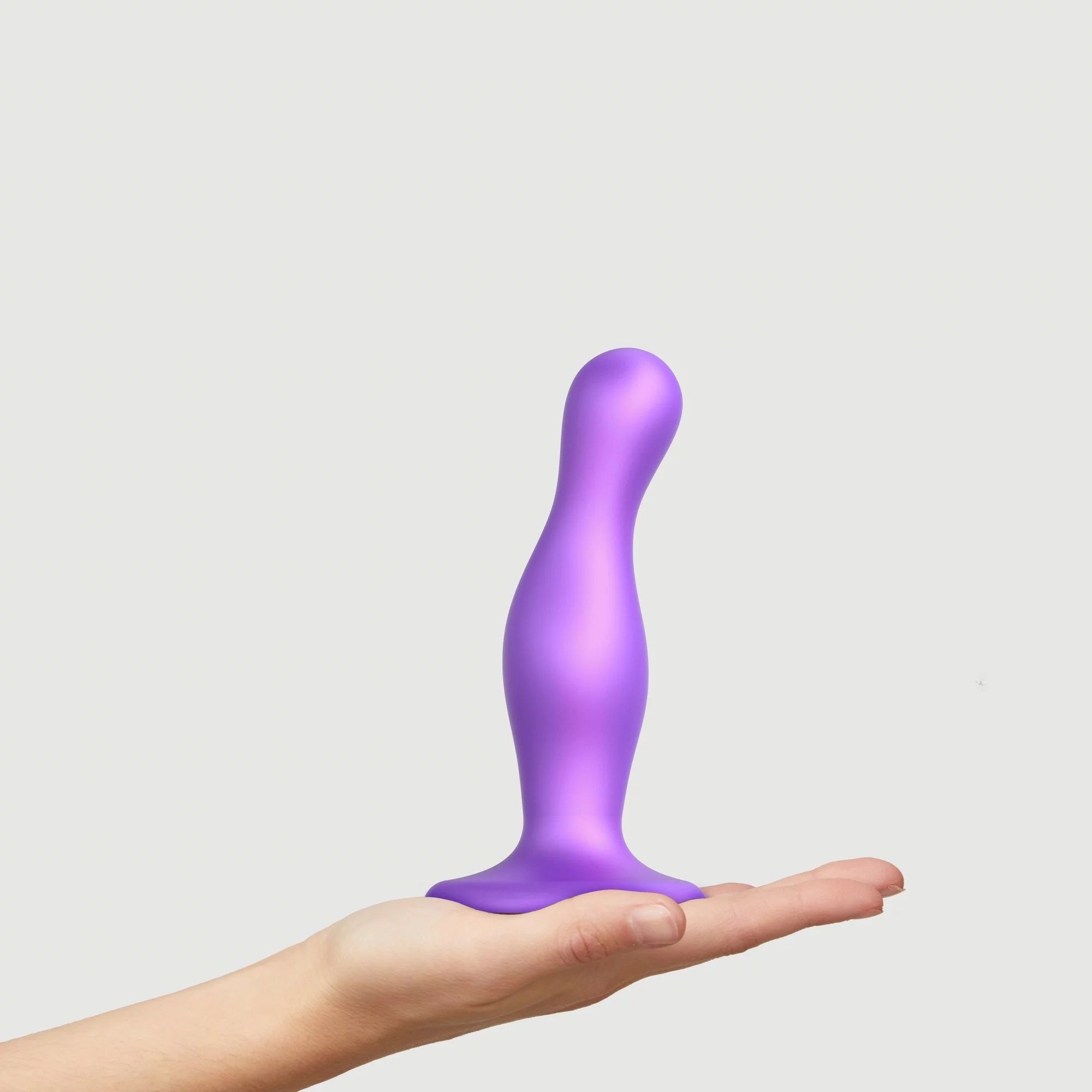 Фиолетовая насадка Strap-On-Me Dildo Plug Curvy size M 2