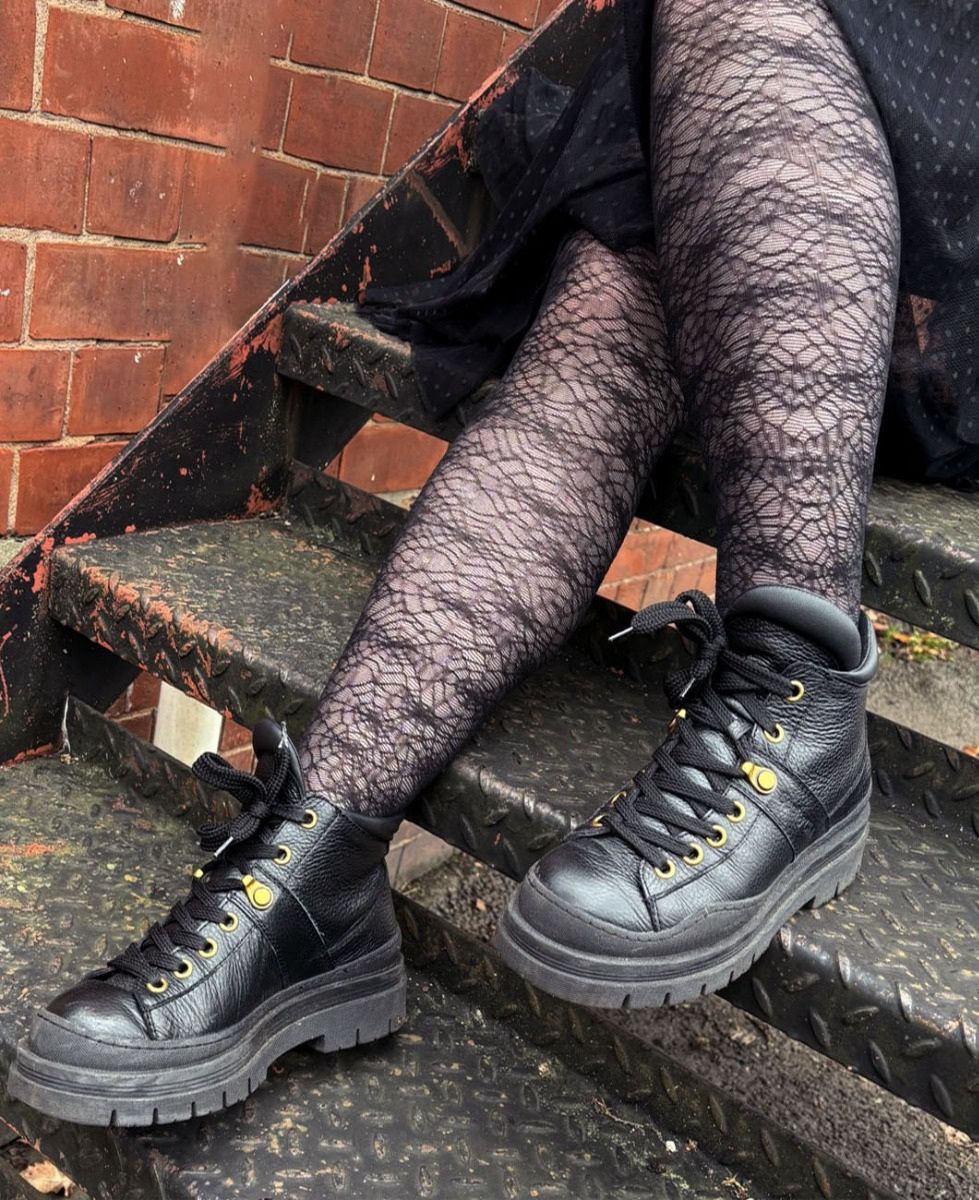 Стильные колготки с рисунком в виде сети паука 3