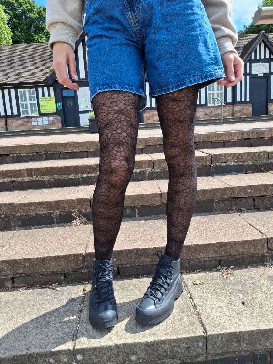 Стильные колготки с рисунком в виде сети паука 4