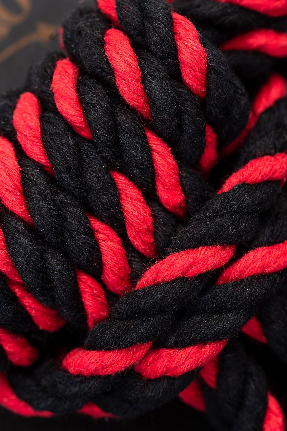 Черно-красные наручники-оковы ’’Узел-омега’’ из хлопковой веревки 4