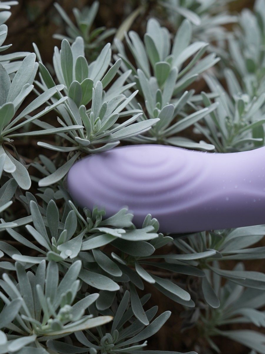 Сиреневый интерактивный вибромассажёр Selena с поступательными движениями и нагревом - 21 см. 12