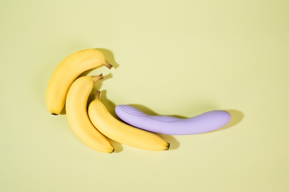 Сиреневый интерактивный вибромассажёр Selena с поступательными движениями и нагревом - 21 см. 13