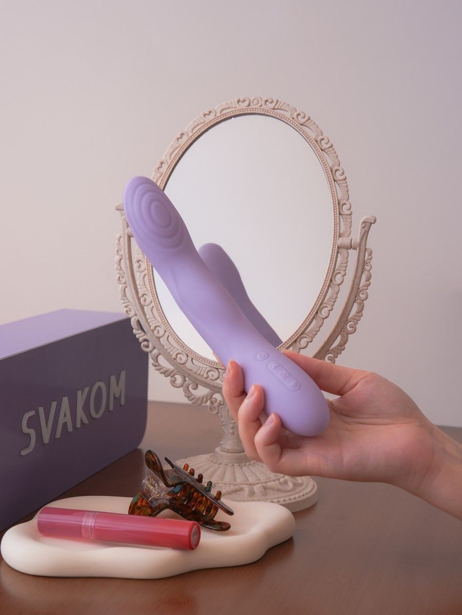 Сиреневый интерактивный вибромассажёр Selena с поступательными движениями и нагревом - 21 см. 9