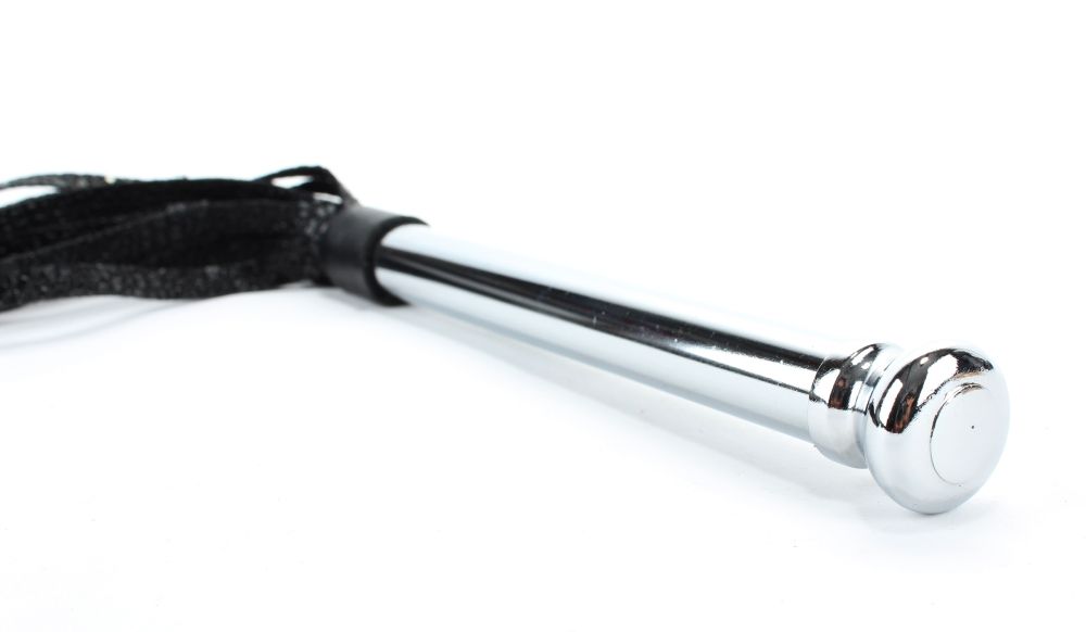 Черная плетка с металлической ручкой - 43 см. 3