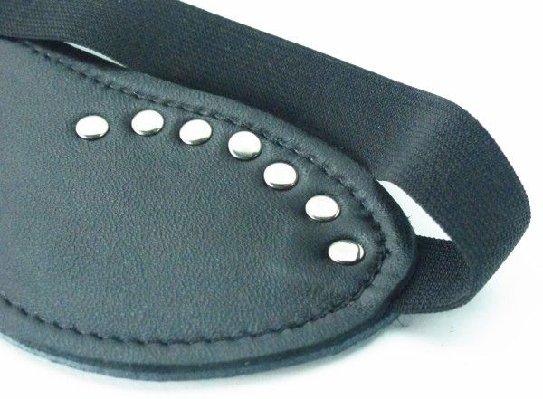 Черная кожаная маска с декором 4