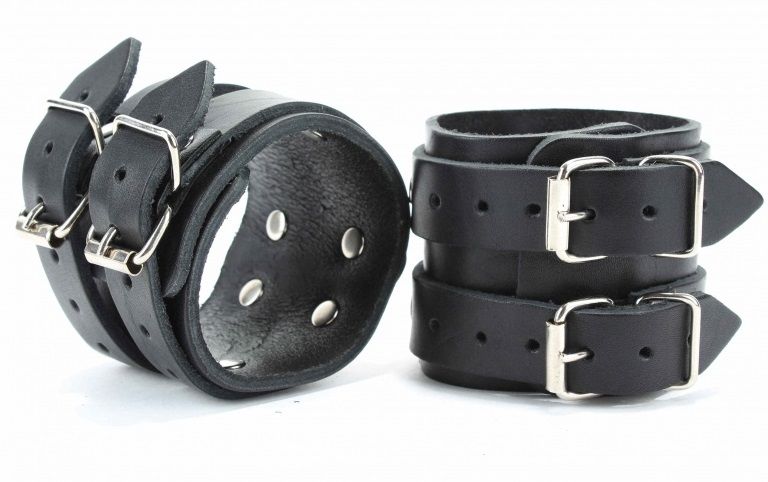 Черные широкие кожаные оковы с двумя пряжками 1
