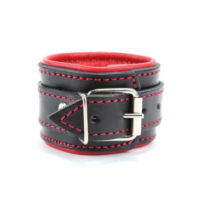 Черные наручники с красным подкладом 4