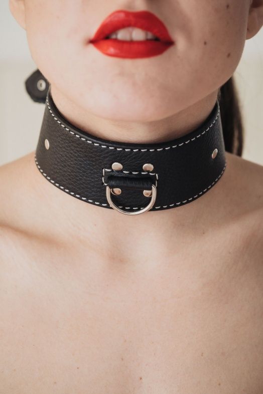 Черный кожаный ошейник с полукольцом для поводка 4