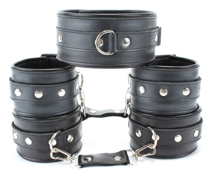Набор БДСМ-аксессуаров из кожи: ошейник, наручники и оковы 1